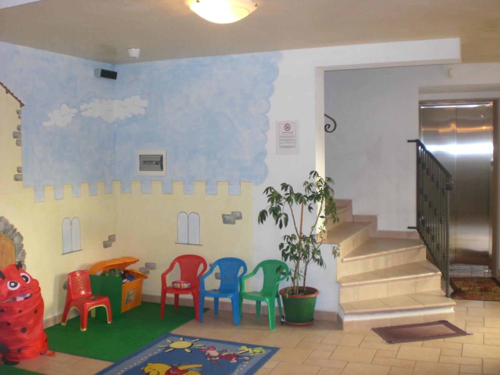 Albergo Pensione Serenetta Варена Екстериор снимка