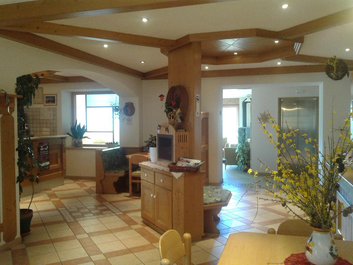 Albergo Pensione Serenetta Варена Екстериор снимка